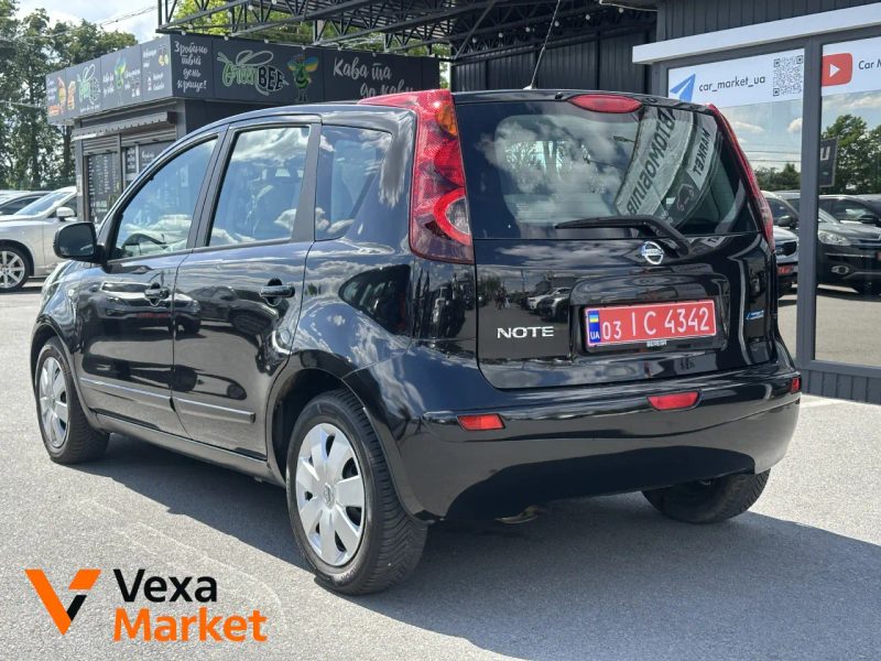 Nissan Note 2010 Бензин 1.4л Механика Черный — фото 3