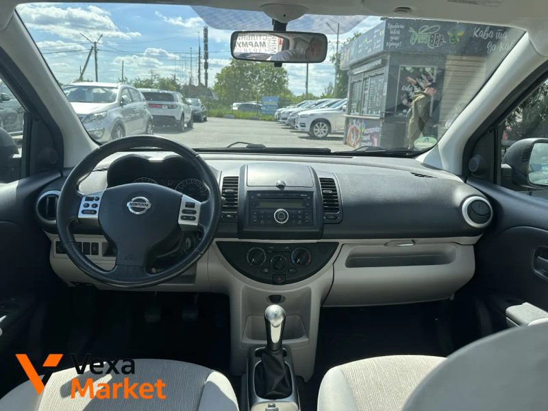 Nissan Note 2010 Бензин 1.4л Механика Черный — фото 5