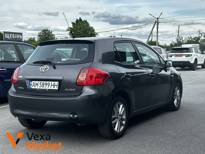 Toyota Auris 2007 1.6л Газ/Бензин Автомат Серый — фото 2