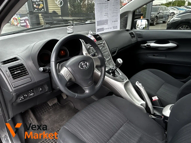 Toyota Auris 2007 1.6л Газ/Бензин Автомат Серый — фото 4