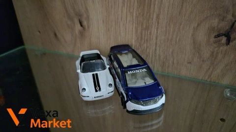 Коллекционные модели автомобилей Porsche и Honda