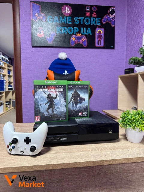 Xbox One з дисками Rise of the Tomb Raider та Doom