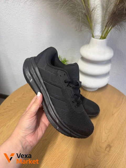 Adidas Чорні кросівки класичні універсальні розмір 38