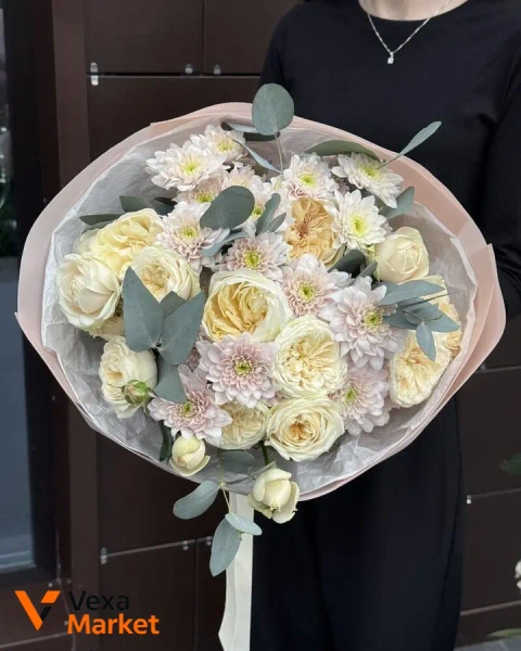 Букет из роз и эвкалипта