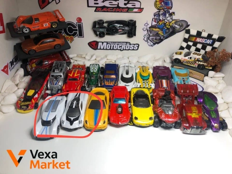 Колекційні моделі автомобілів Hot Wheels