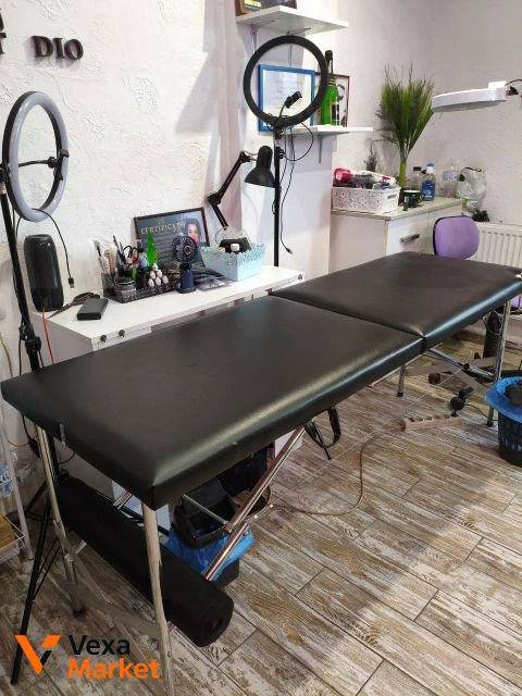 Косметологічна кушетка для нарощування вій, масажу та б'юті послуг