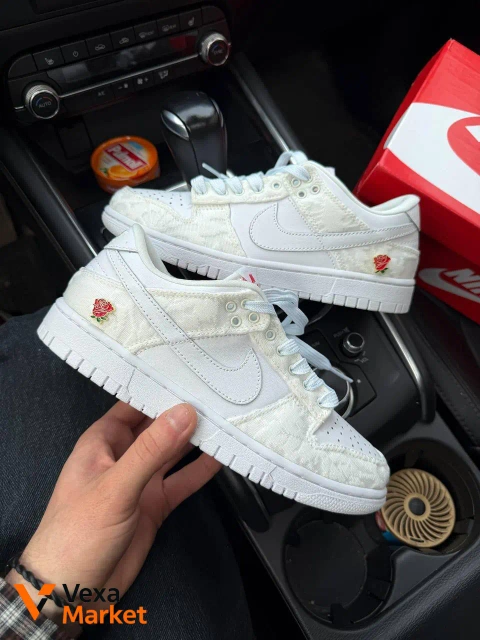 Nike Dunk Low "Give Her Flowers" білі з червоною трояндою