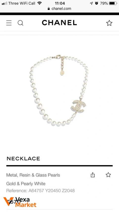 Chanel necklace with pearls and CC logo