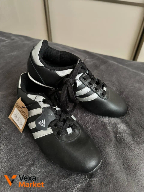 Кросівки шкіряні Adidas чорні розмір 36