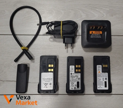 Аксессуары для радиостанций MOTOROLA DP4801E DP4400 DP4401 DP4601 DP4800 DP4801: зарядное устройство, антенна, 3 аккумулятора, клипса
