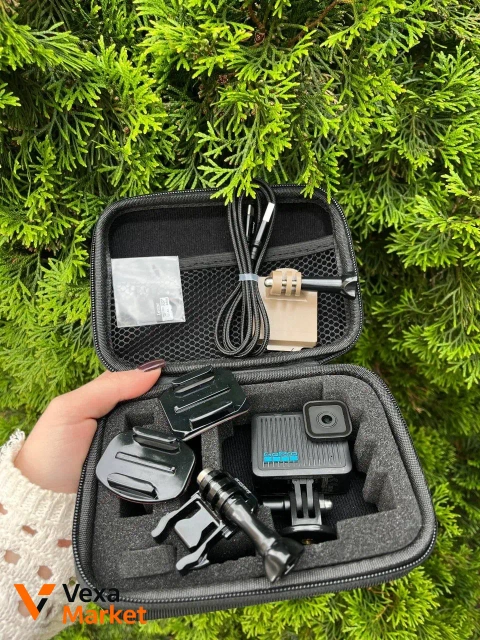 Екшн-камера GoPro Hero 2024 з кріпленням на шолом