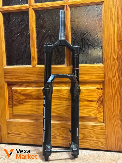 RockShox Domain 27,5 2022 вилка
