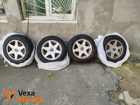 Комплект литых дисков Opel с зимними шинами Kormoran Vector 4 Seasons R15
