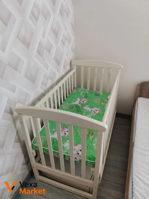 Дитяче ліжечко з матрацом