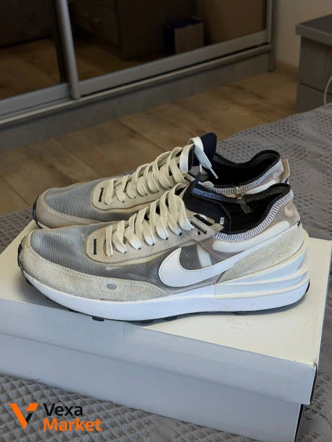 Кросівки Nike та замшеві кеди