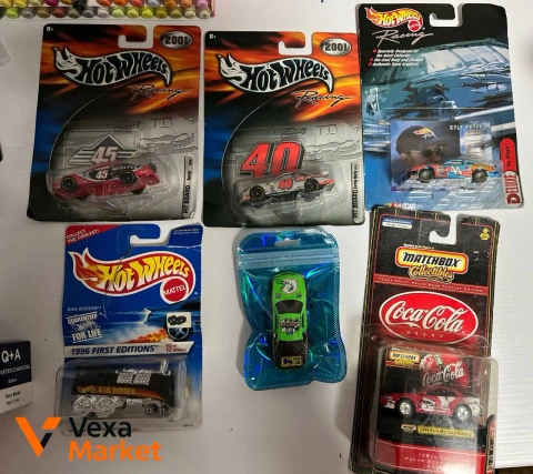 Коллекционные машинки Hot Wheels и Matchbox (разные модели)