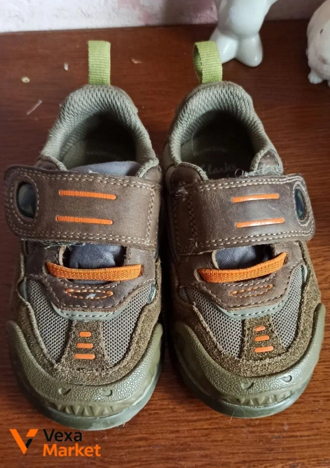 Дитячі кросівки Clarks