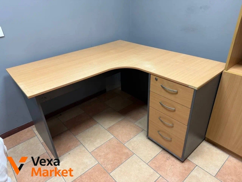 Кутовий стіл для комп'ютера, роботи або навчання — фото 2