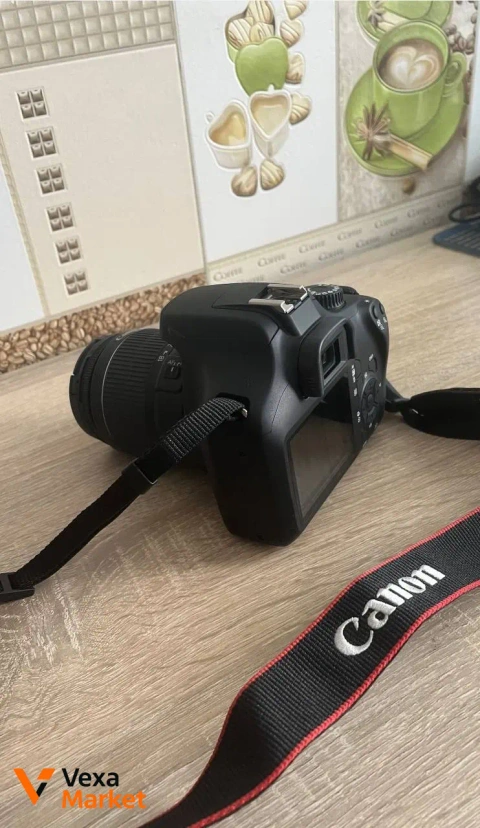 Canon EOS 4000D + объектив EF-S 18-55 III Kit