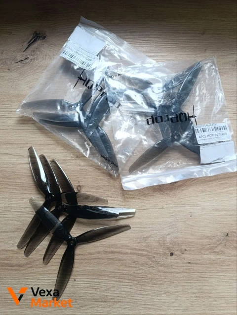 Пропелери HQProp 7040 7x4x3 та Gemfan 8040 8x4x3
