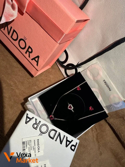 Комплект Pandora: кольцо, серьги, подвеска с рубиновым сердцем