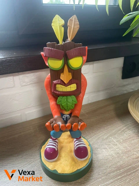 Crash Bandicoot Аку Аку фигурка