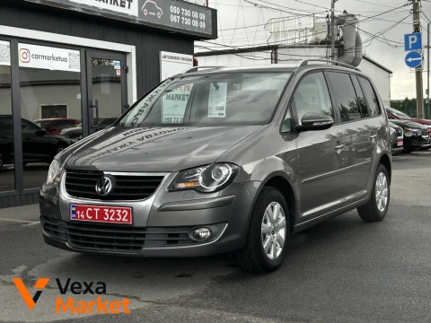 Volkswagen Touran 2009 Бензин 1.4л Ручна Механіка Сірий