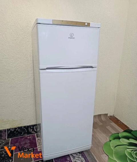 Холодильник Indesit