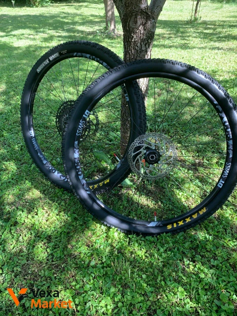Комплект колес DT-SWISS M1900 с кассетой SRAM NX Eagle и покрышками Maxxis Ardent Race 27.5