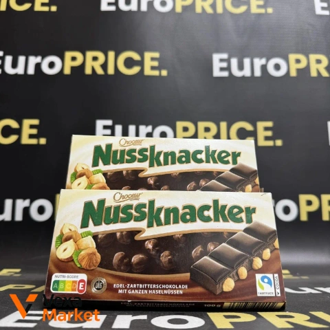 Шоколад Chocour Nussknacker чорний з фундуком 100г