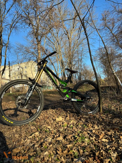 Велосипед Specialized Demo 8 CARBON даунхіл M 2018