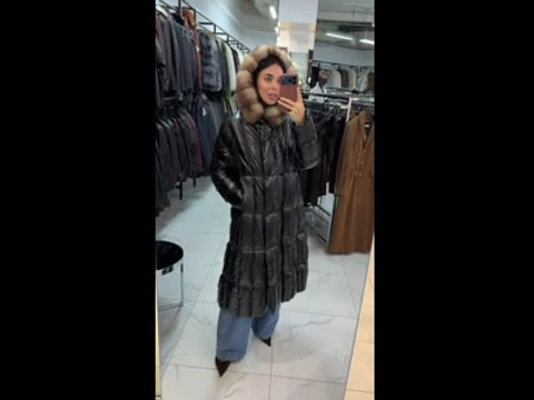 Зимовий преміальний пуховик oversize з капюшоном та оздобленням хутром куниці