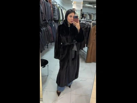 Норковая шуба BLACKGLAMA прямого силуэта с шалевым воротником