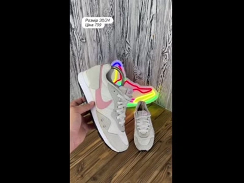 Кросівки Nike жіночі розмір 38