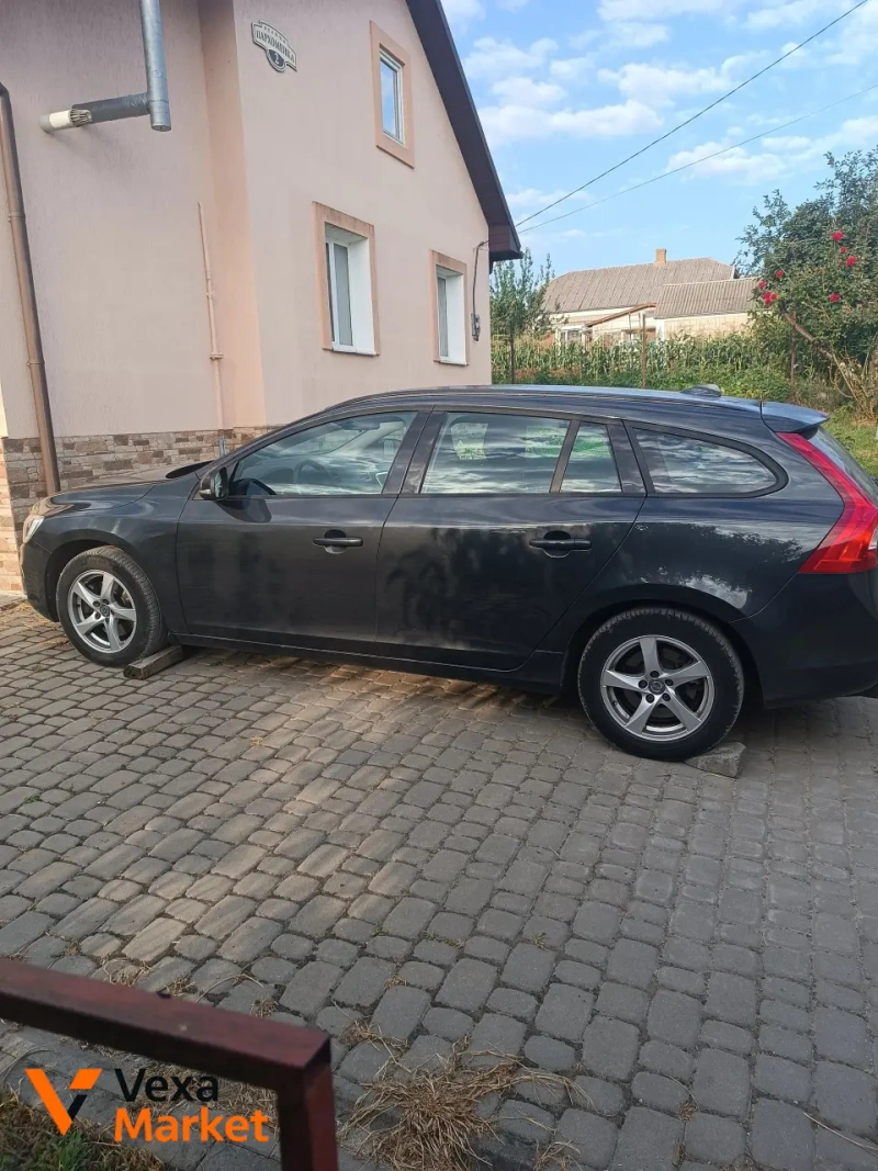 Volvo V60 2016 Дизель 2 л. — фото 2