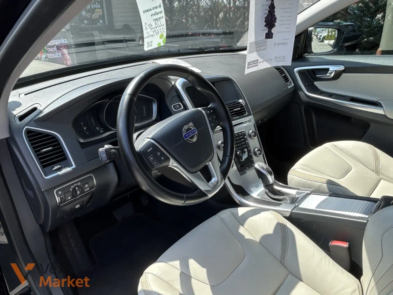 Volvo XC60 2015 Дизель 2.0 Автомат Передній Привід Чорний — фото 4