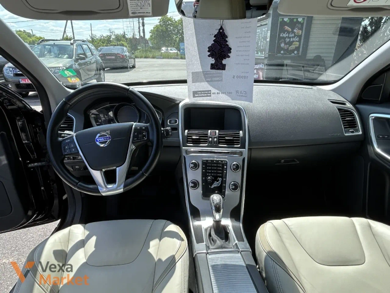 Volvo XC60 2015 Дизель 2.0 Автомат Передній Привід Чорний — фото 5