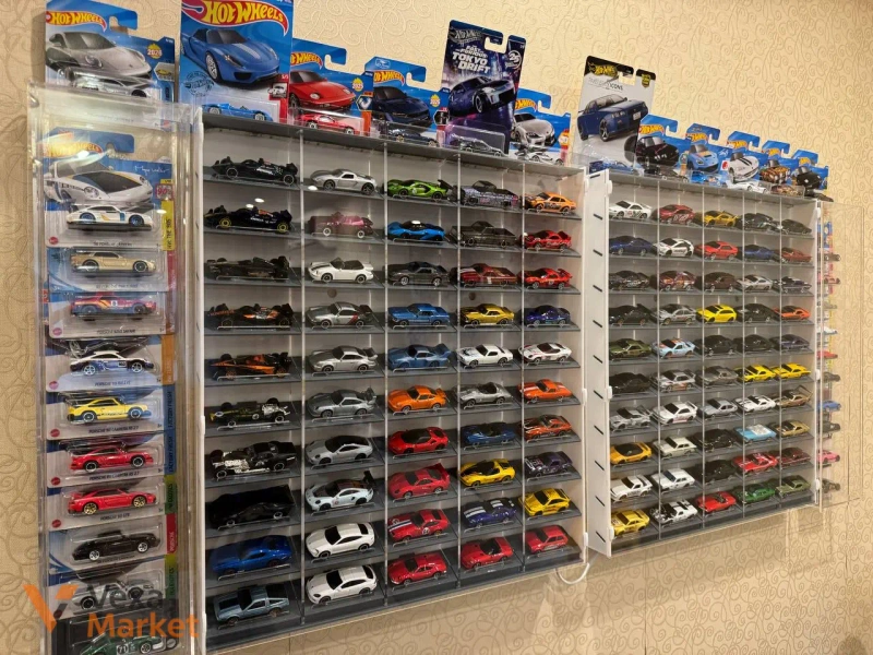 Акриловий бокс-вітрина для 50 машинок Hot Wheels 1:64, настінна полиця-органайзер — фото 5