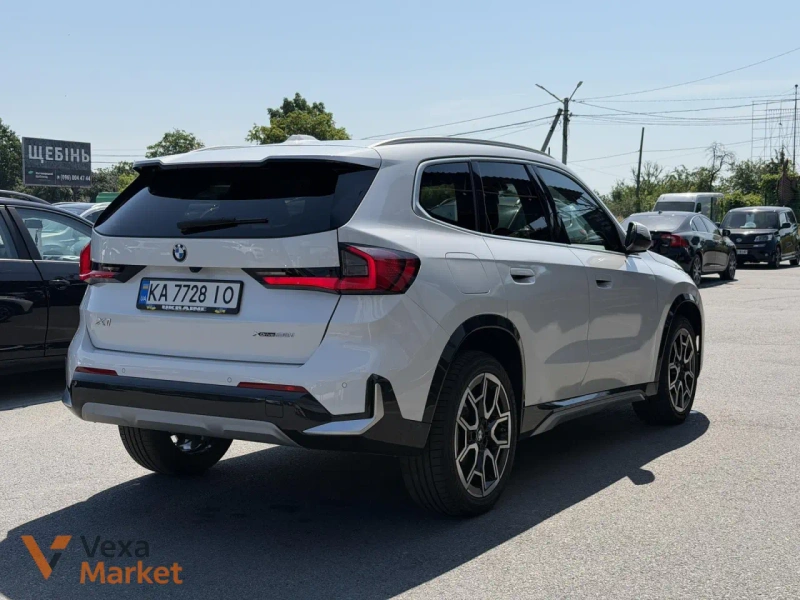 BMW X1 2024 Бензин Автомат Повний привід Білий — фото 3
