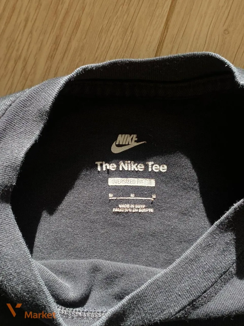 Чорний лонгслів Nike The Nike Tee Oversized Fit, розмір M — фото 2