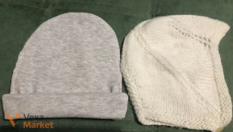 Дитяча сіра та біла в'язана шапочка на 3-12 місяців