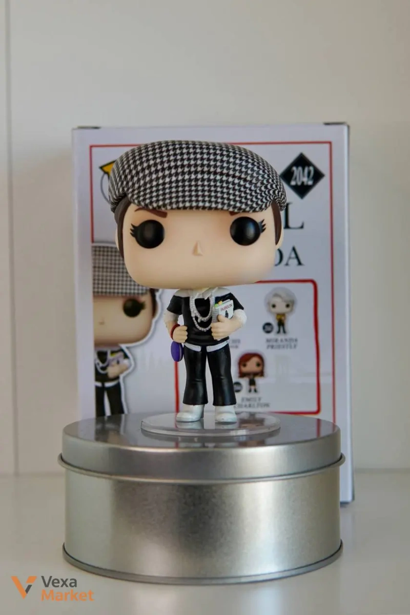 Funko Pop! Movies The Devil Wears Prada Andy Sachs with Book — фото 2