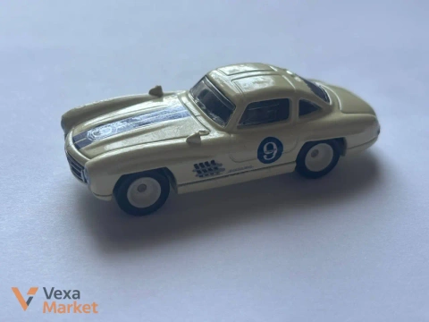 Hot Wheels Mercedes 300SL з діорами