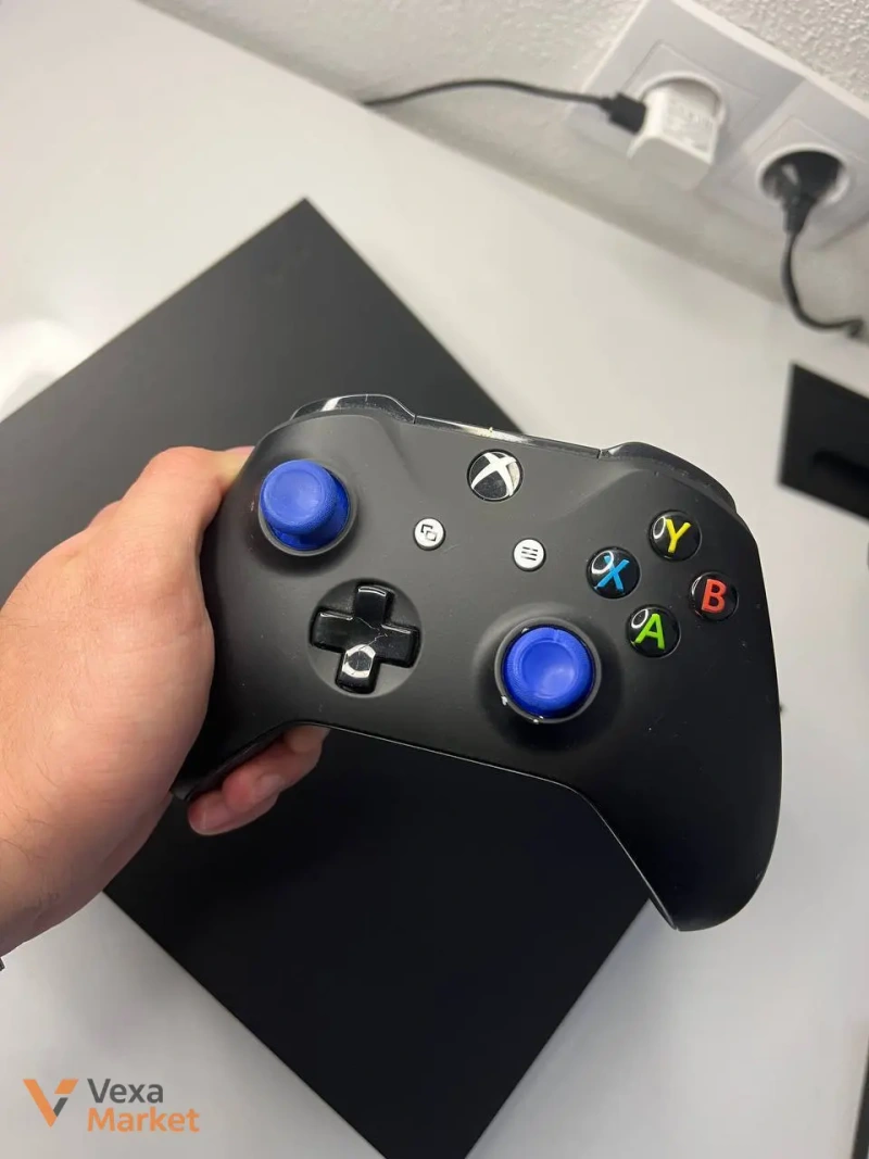 Игровая приставка Xbox One X 1000GB — фото 2