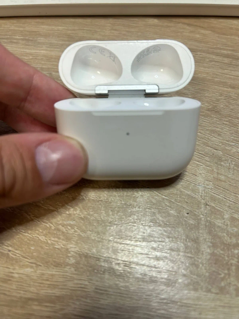 Кейс Apple Airpods A2897 — фото 3