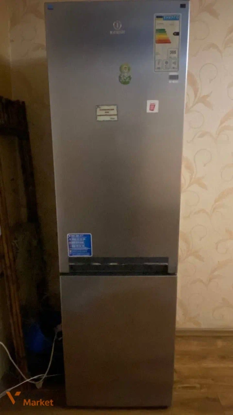 Холодильник Indesit під ремонт або на запчастини