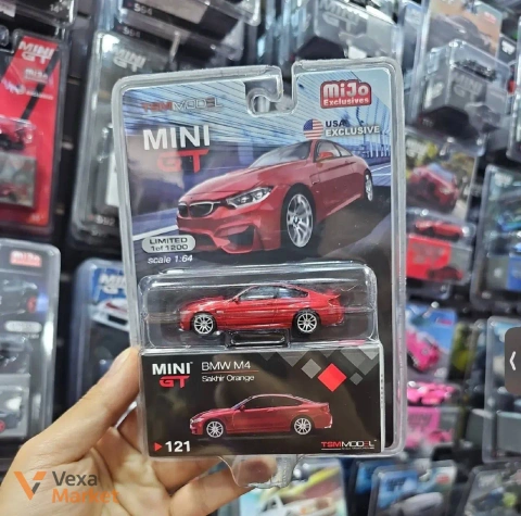 Колекційна модель Mini GT BMW M4 1:64
