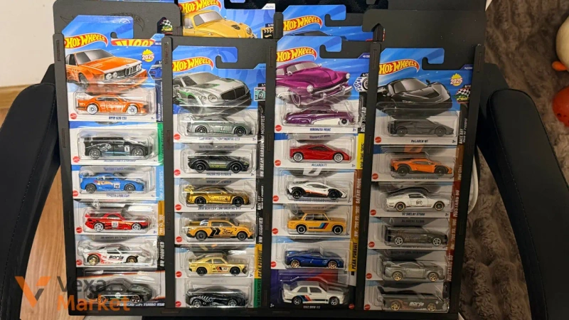 Колекційні моделі автомобілів Hot Wheels та Mini GT — фото 3
