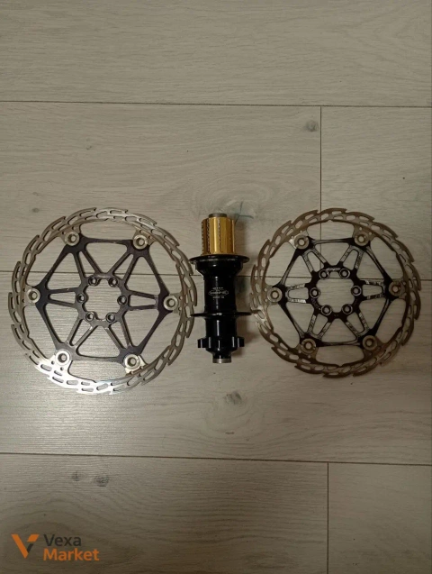 Комплект велозапчастей: втулка Hope Pro 2, ротора Hope, вилка Rock Shox Domain 318, трансмиссия Shimano XT