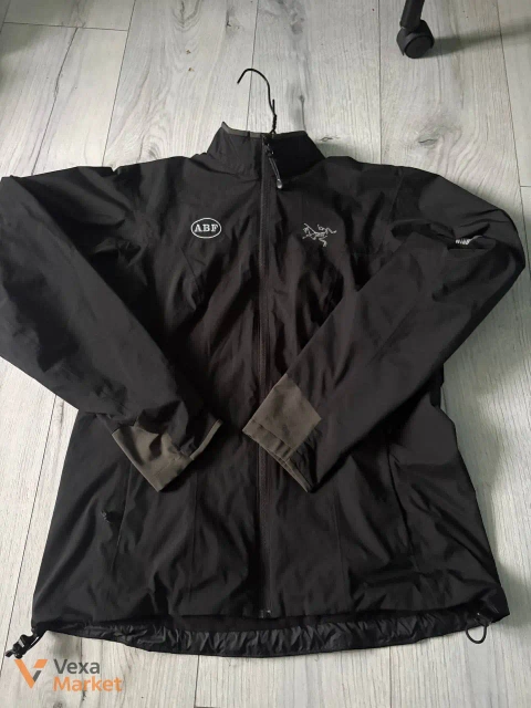 Куртка Arcteryx чорна розмір S